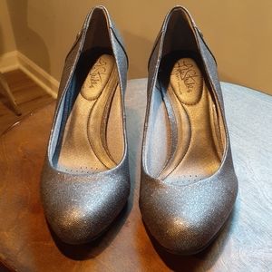 Life Stride High Heel LIVELY Silver SizE 8.5